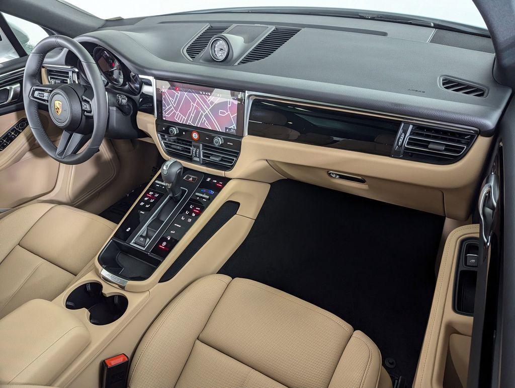 2025 Porsche Macan - Photo 28