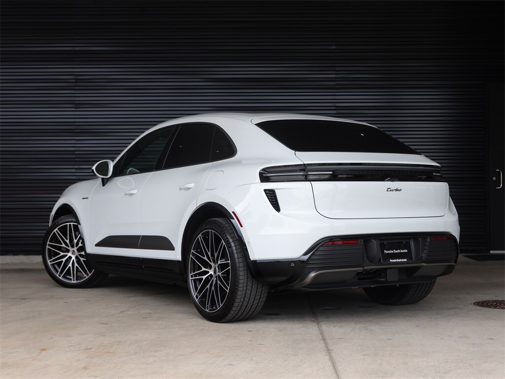 2025 Porsche Macan Electric Turbo photo 3