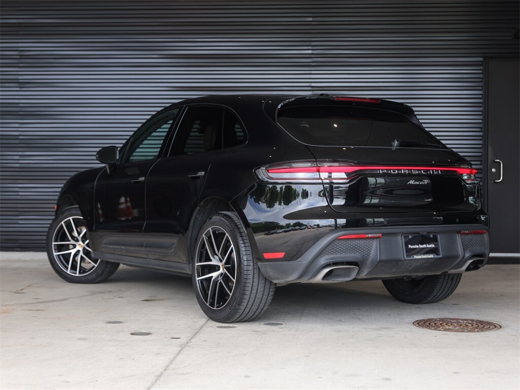 2025 Porsche Macan S photo 3