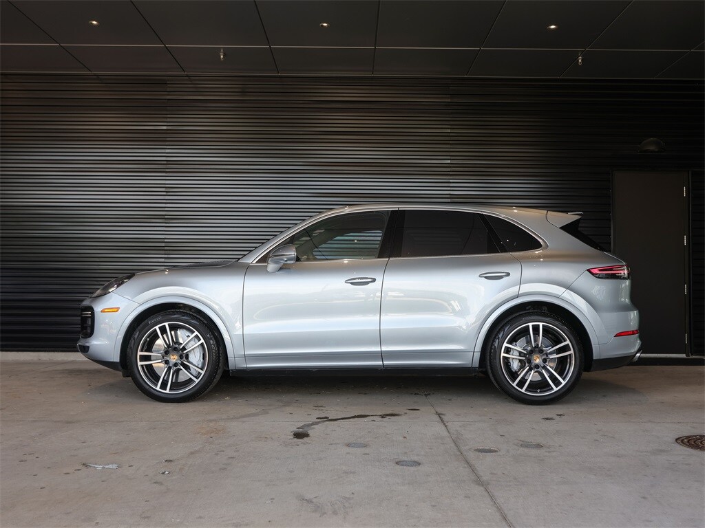2022 Porsche Cayenne Turbo photo 2
