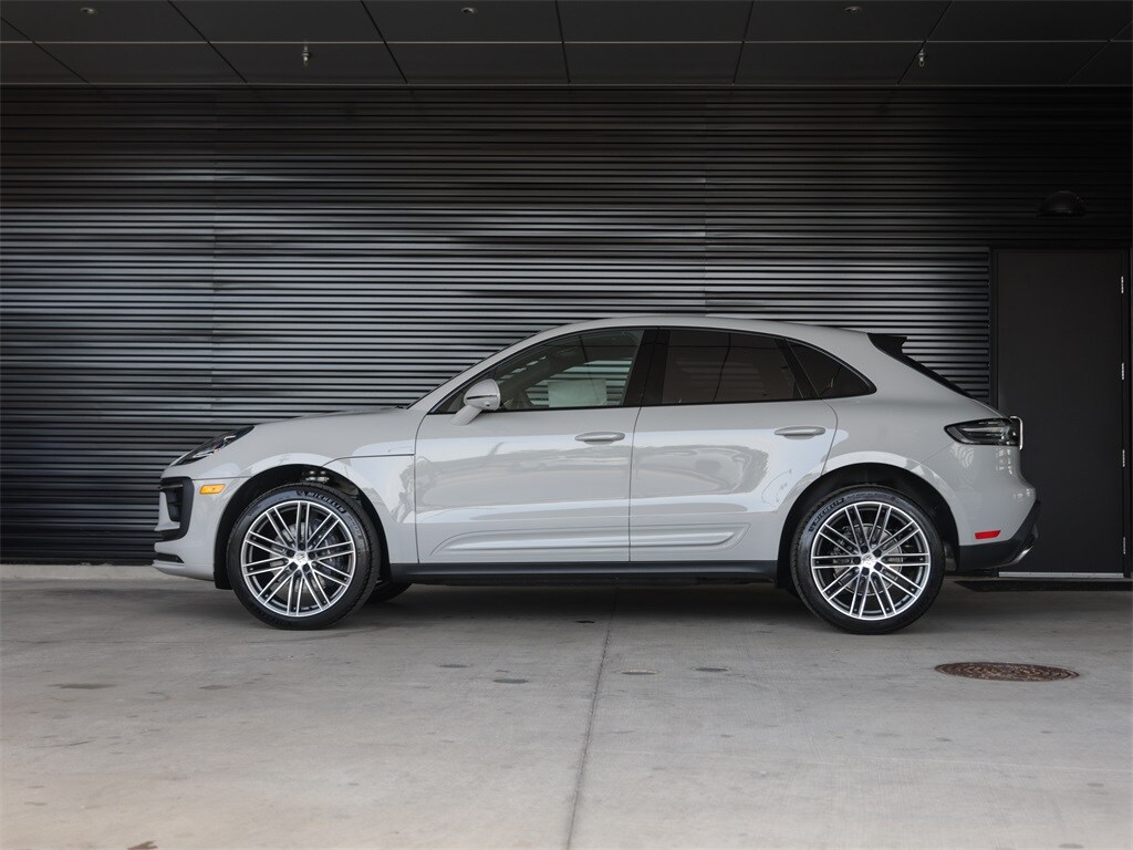 2025 Porsche Macan T photo 2