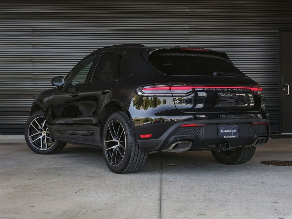 2025 Porsche Macan Base photo 3
