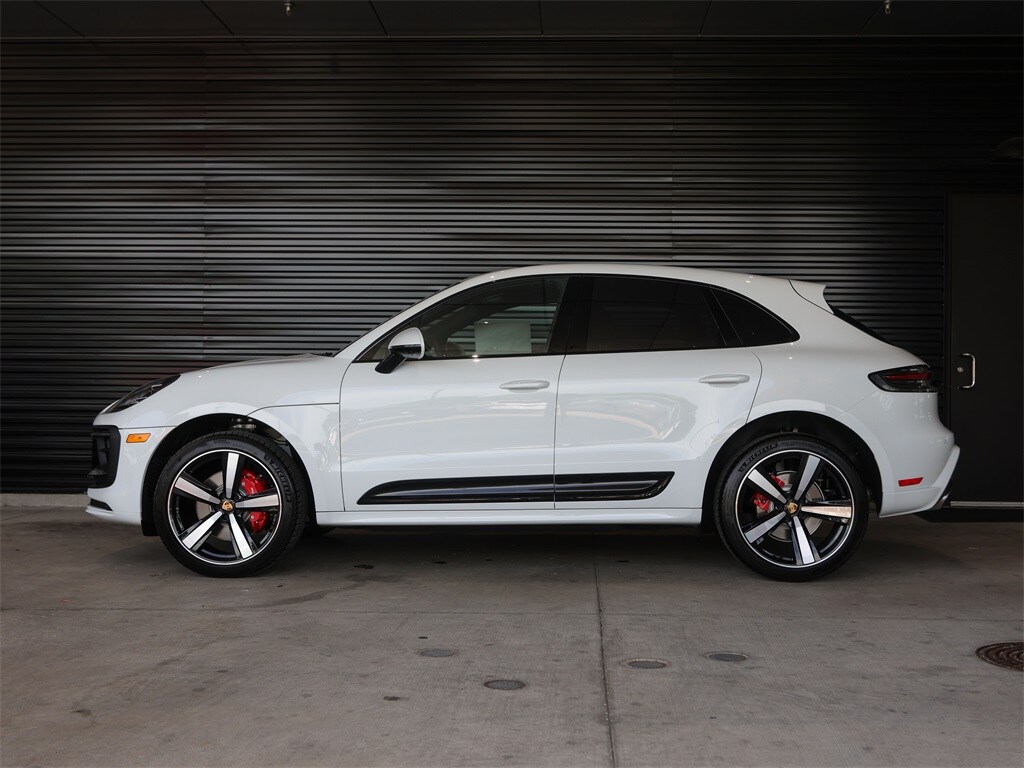 2025 Porsche Macan S photo 2