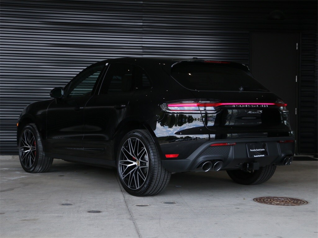 2025 Porsche Macan S photo 2