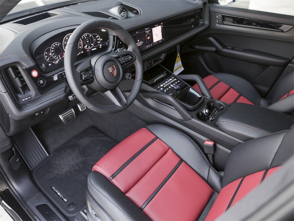 2026 Porsche Cayenne GTS photo 4