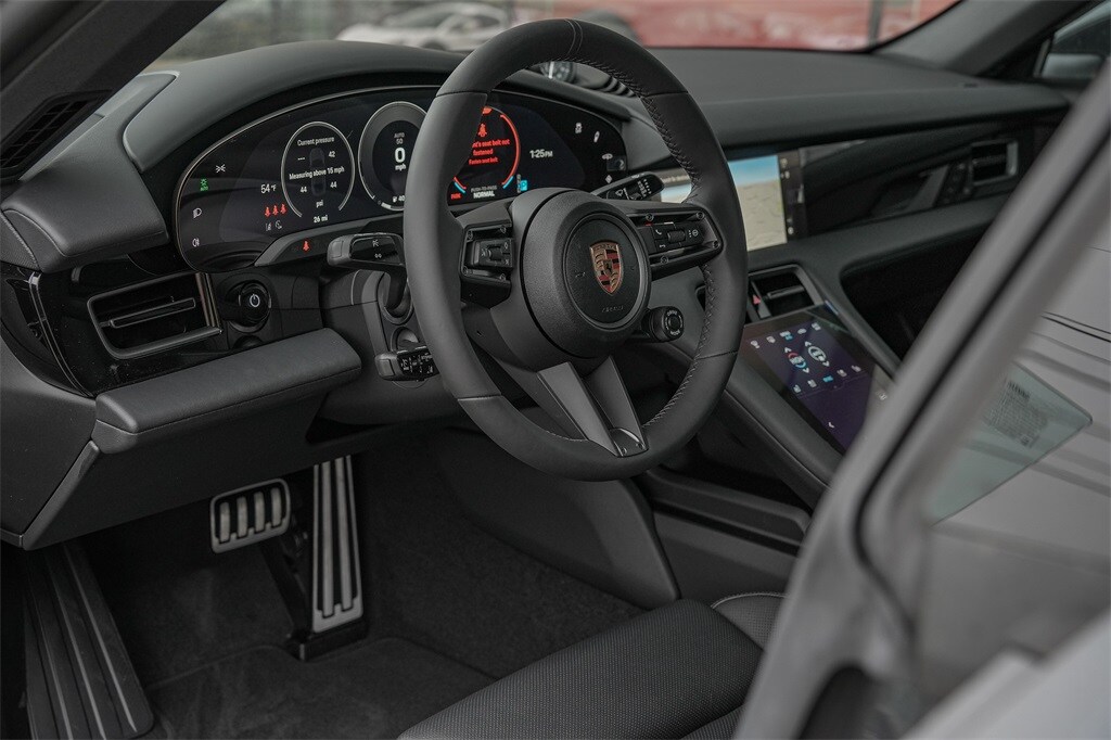 2025 Porsche Taycan 4S photo 4