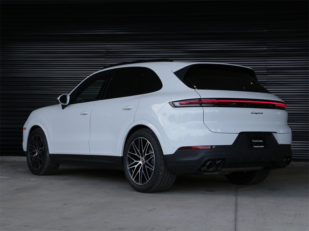 2025 Porsche Cayenne photo 3