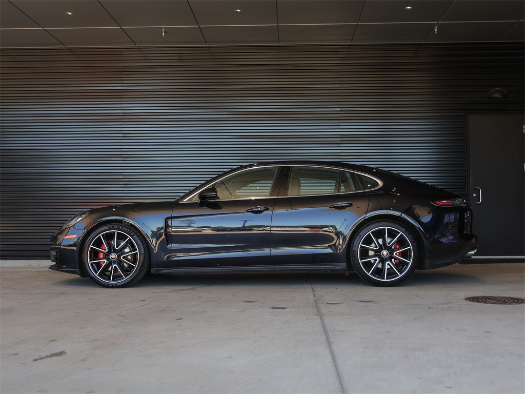 2022 Porsche Panamera 4S photo 2