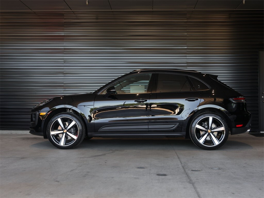 2025 Porsche Macan T photo 2
