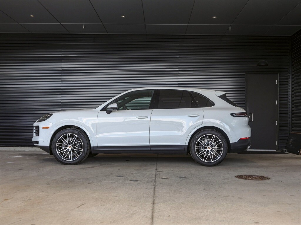2025 Porsche Cayenne photo 2