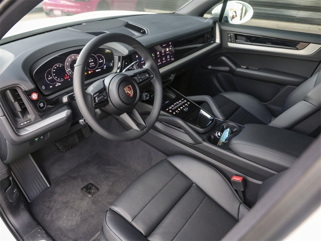 2025 Porsche Cayenne photo 4
