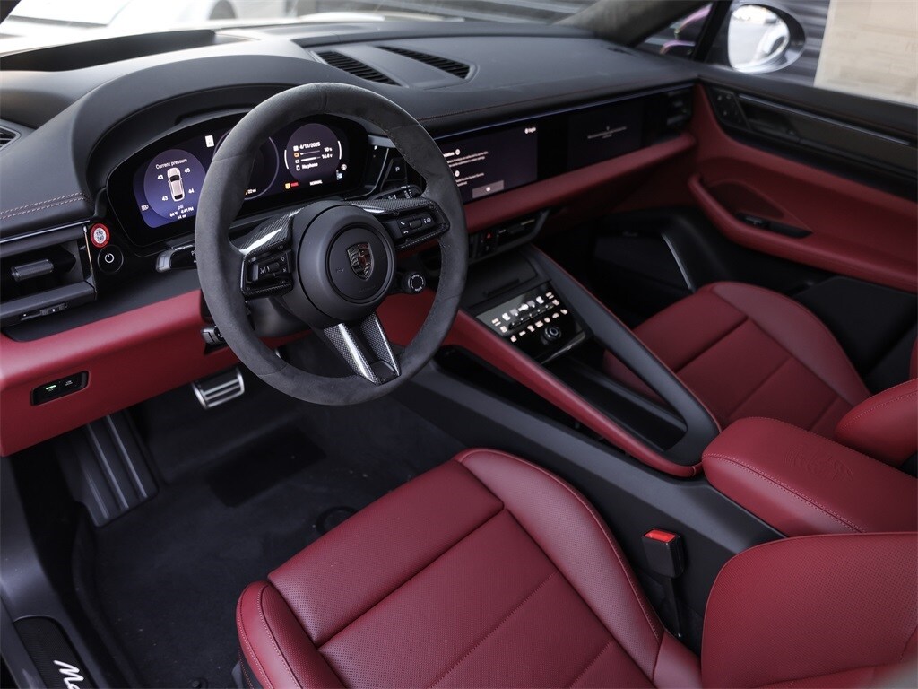 2025 Porsche Macan Electric Turbo photo 4