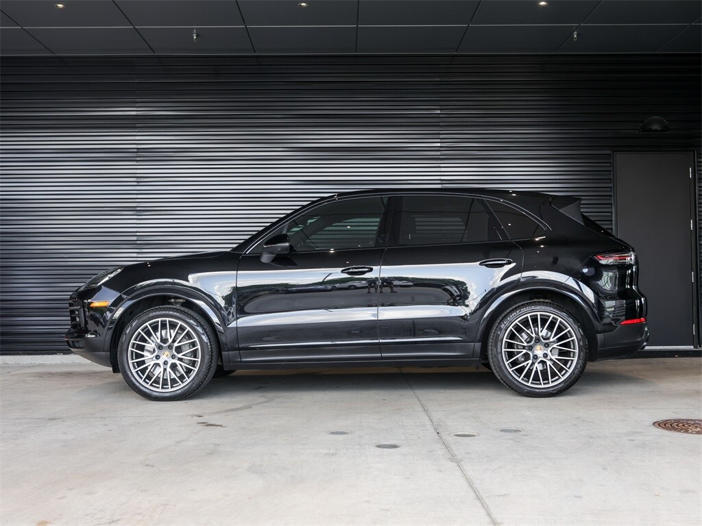 2021 Porsche Cayenne S photo 2