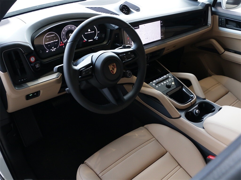 2025 Porsche Cayenne photo 4