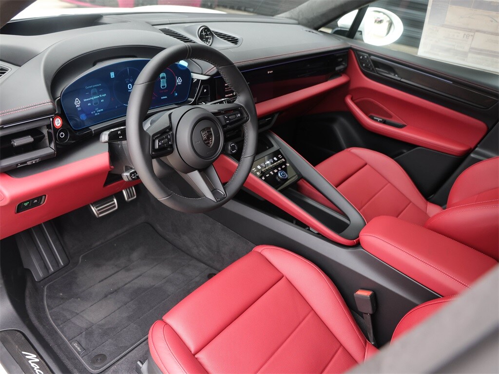 2025 Porsche Macan Electric Turbo photo 4