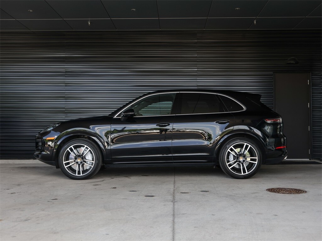 2021 Porsche Cayenne Turbo photo 2