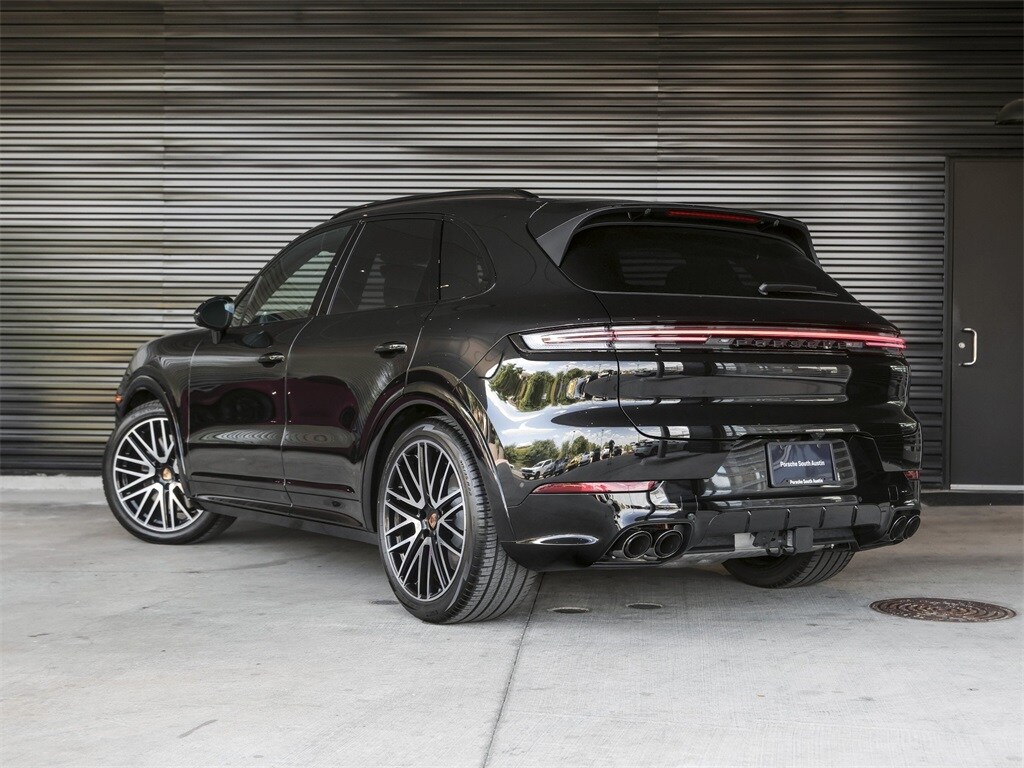 2026 Porsche Cayenne GTS photo 3
