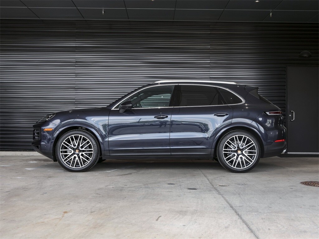 2026 Porsche Cayenne photo 2