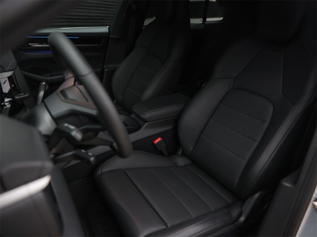2025 Porsche Macan Electric photo 4