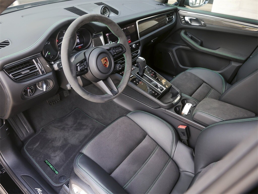 2026 Porsche Macan GTS photo 2