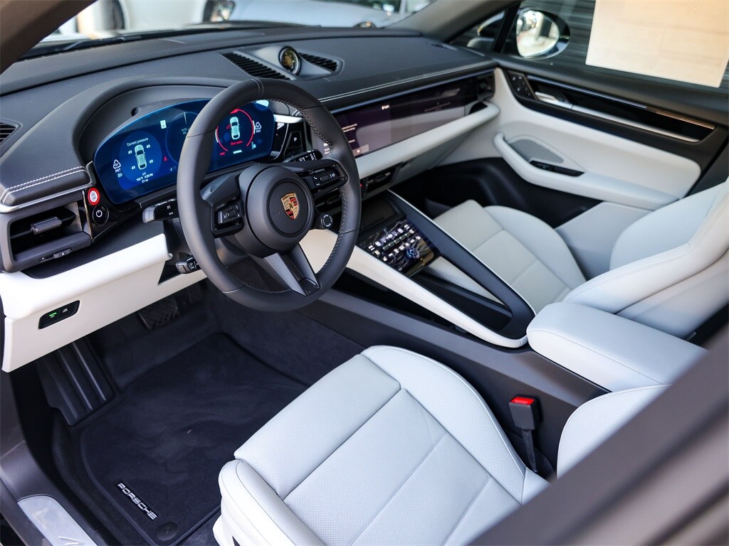 2025 Porsche Macan Electric 4 photo 4