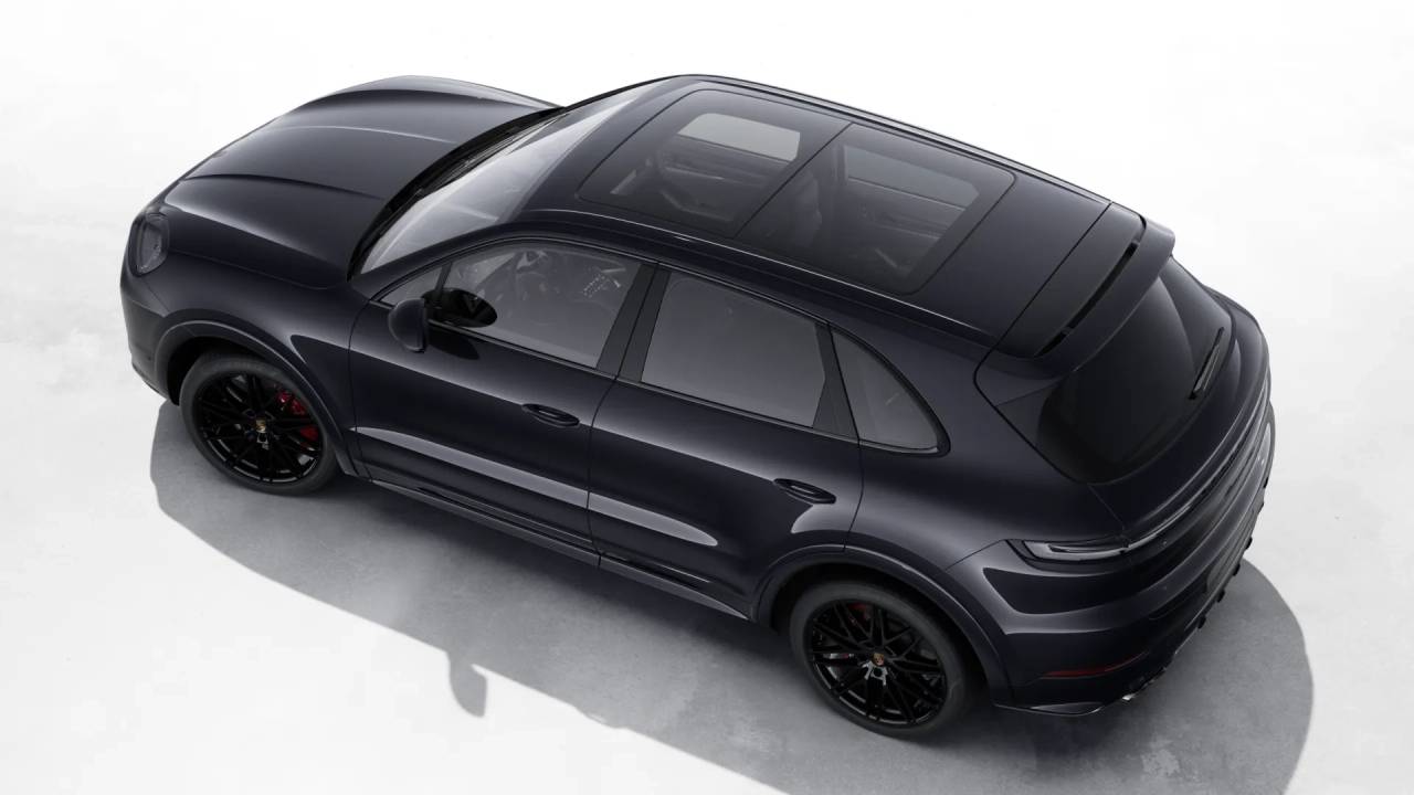 2026 Porsche Cayenne GTS photo 2