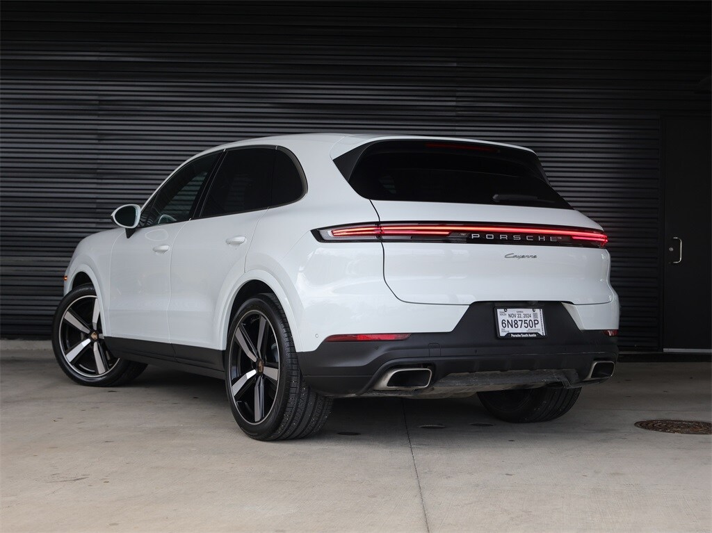 2025 Porsche Cayenne Base photo 3