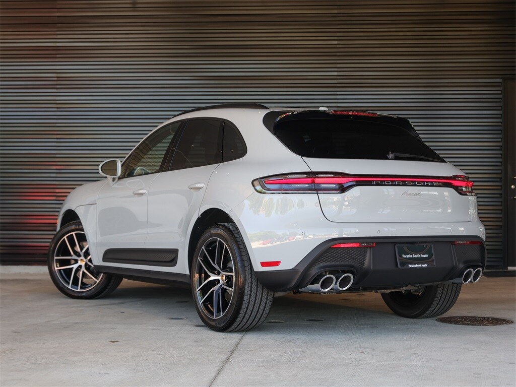 2025 Porsche Macan T photo 3