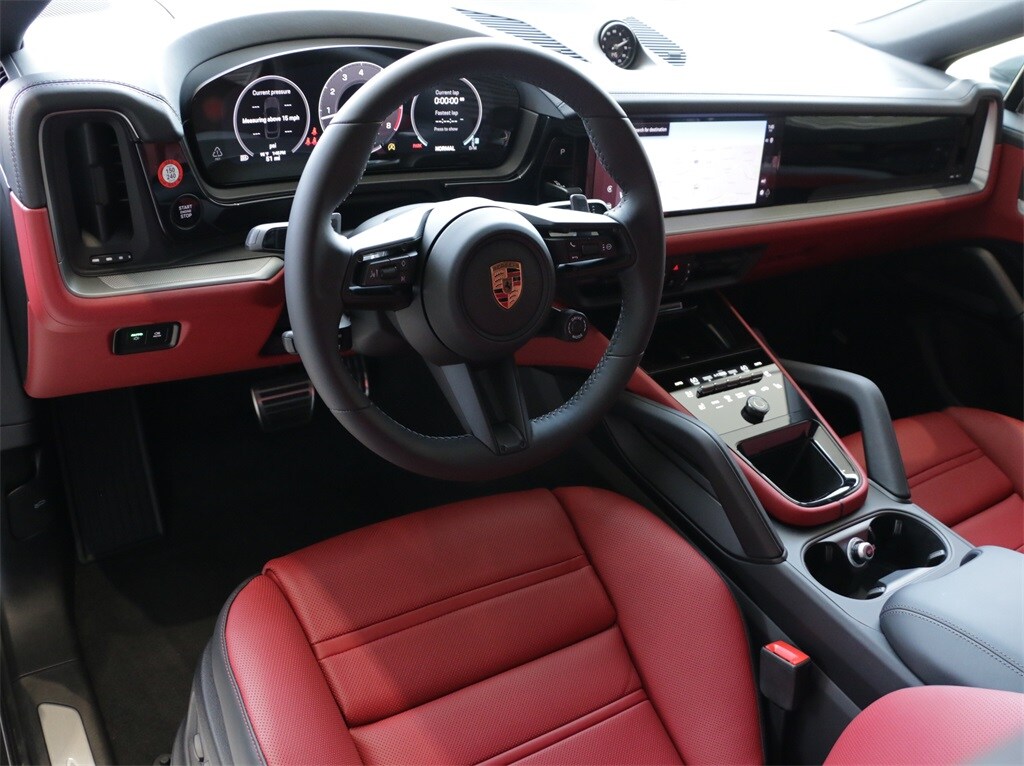2025 Porsche Cayenne Coupe S photo 4