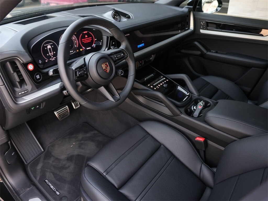 2025 Porsche Cayenne Coupe S photo 4