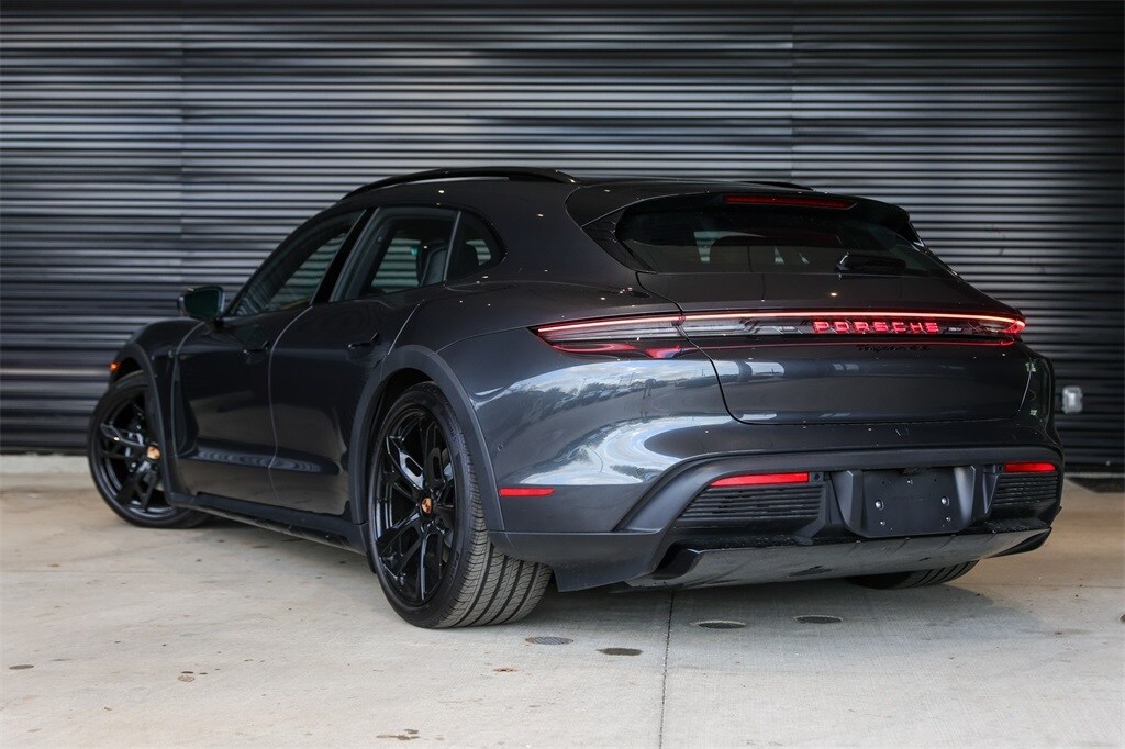 2025 Porsche Taycan Cross Turismo 4S photo 3