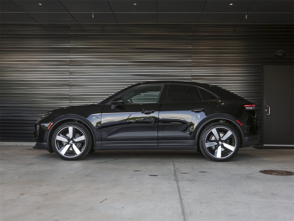 2025 Porsche Macan Electric photo 2