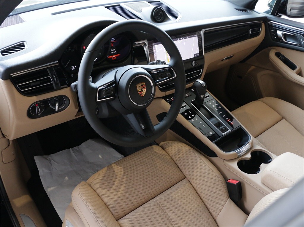 2025 Porsche Macan S photo 3