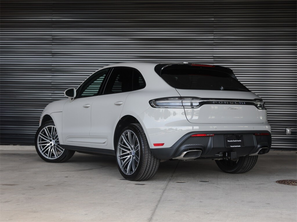 2025 Porsche Macan T photo 3