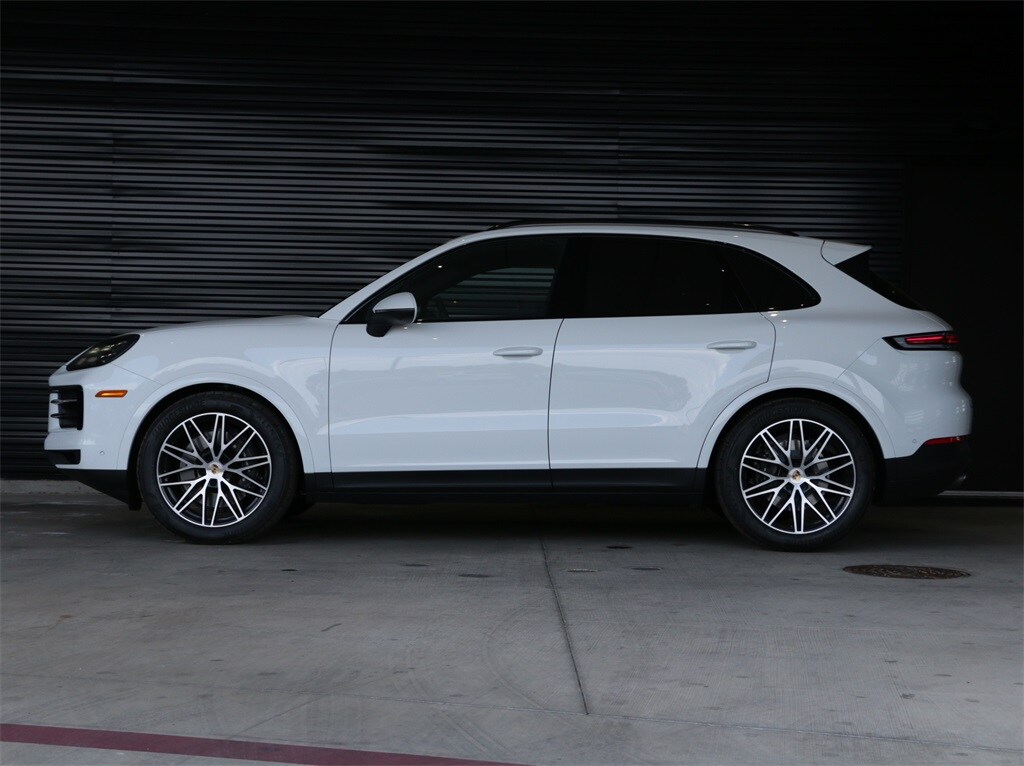 2025 Porsche Cayenne photo 2
