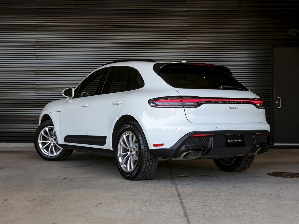 2023 Porsche Macan T photo 3