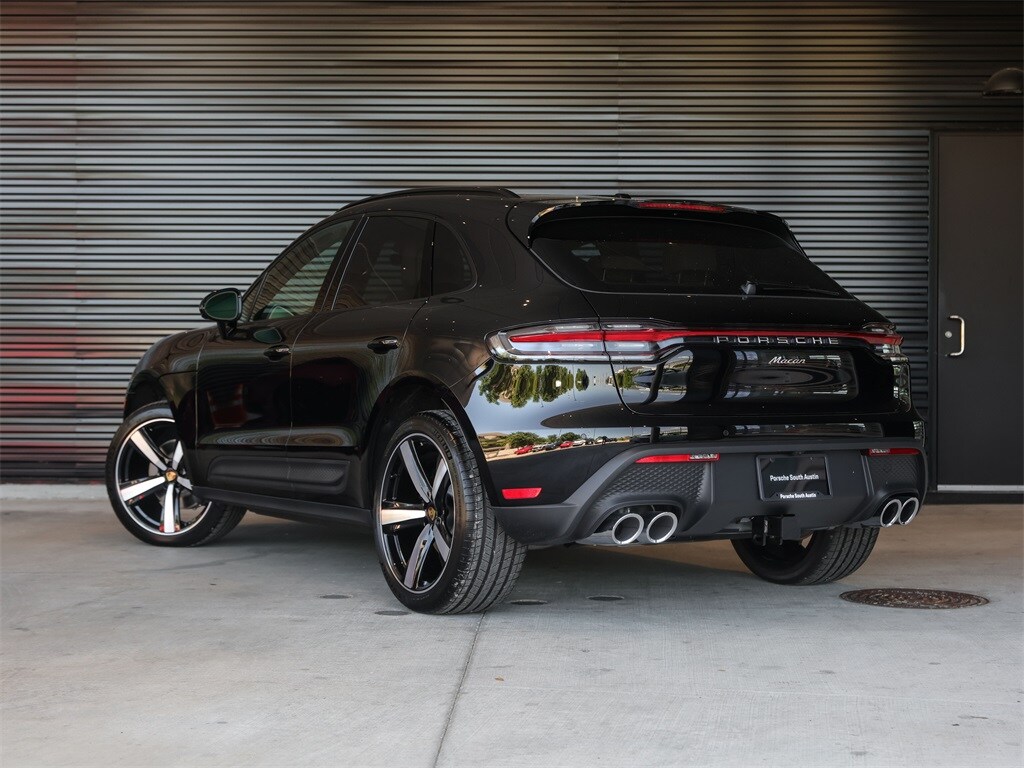 2025 Porsche Macan T photo 3