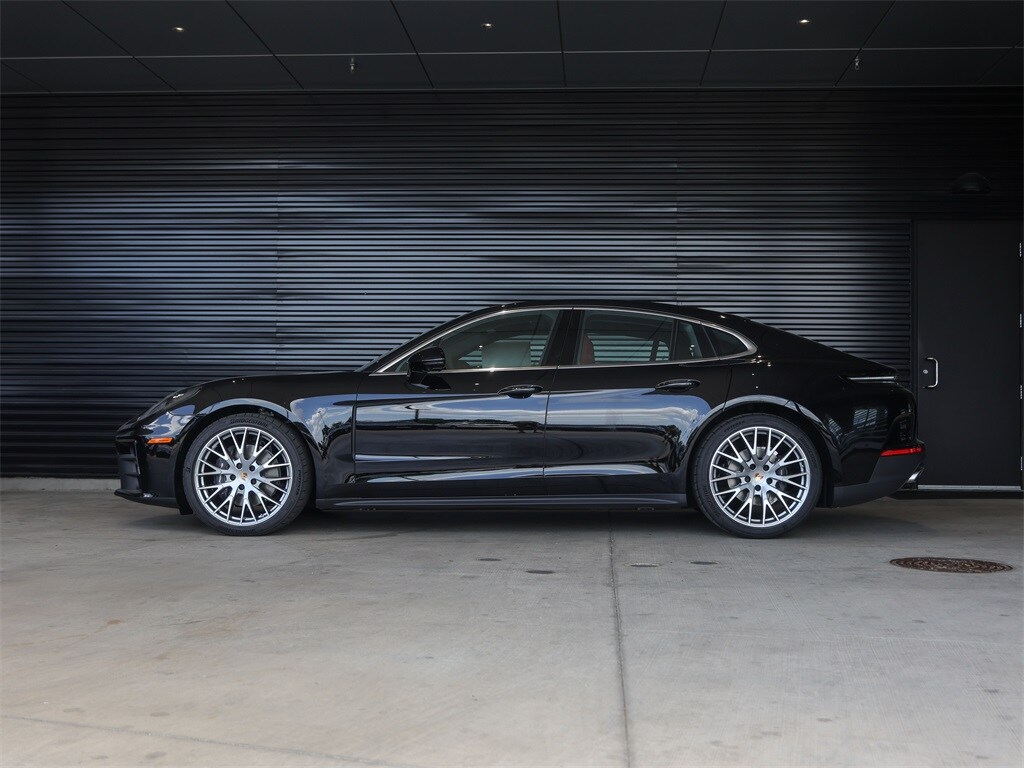2025 Porsche Panamera 4 photo 2