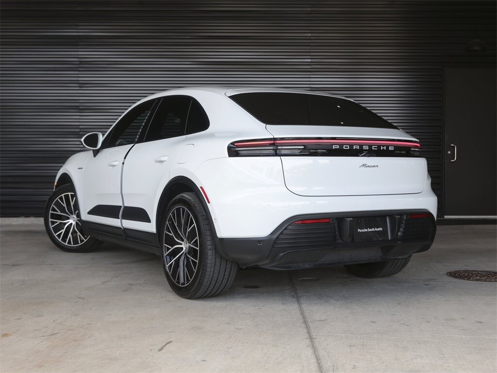 2025 Porsche Macan Electric photo 3