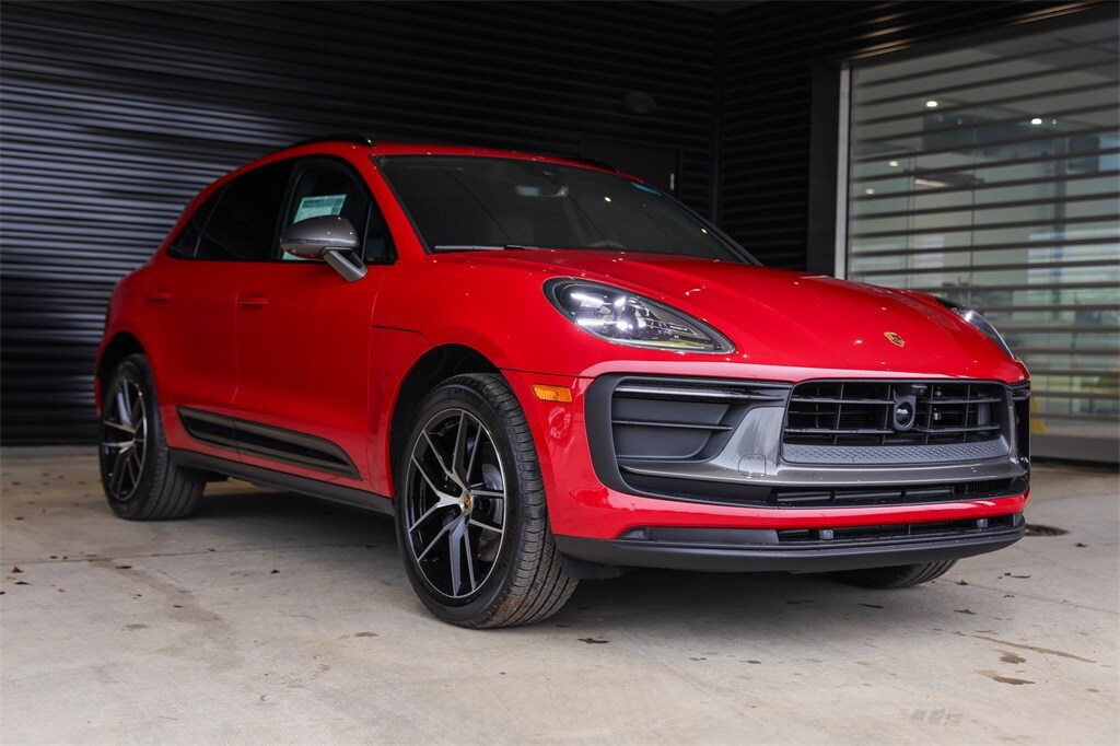 2025 Porsche Macan T photo 3