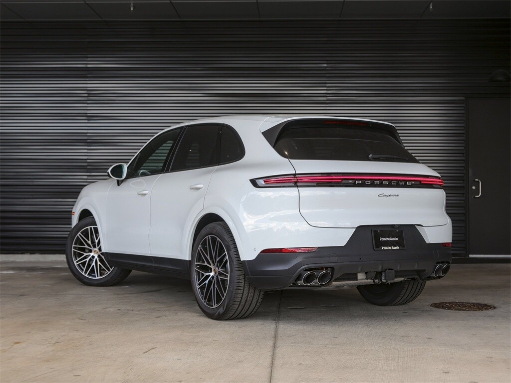 2025 Porsche Cayenne photo 3