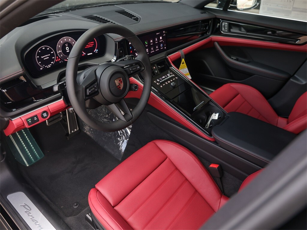 2025 Porsche Panamera 4 photo 4