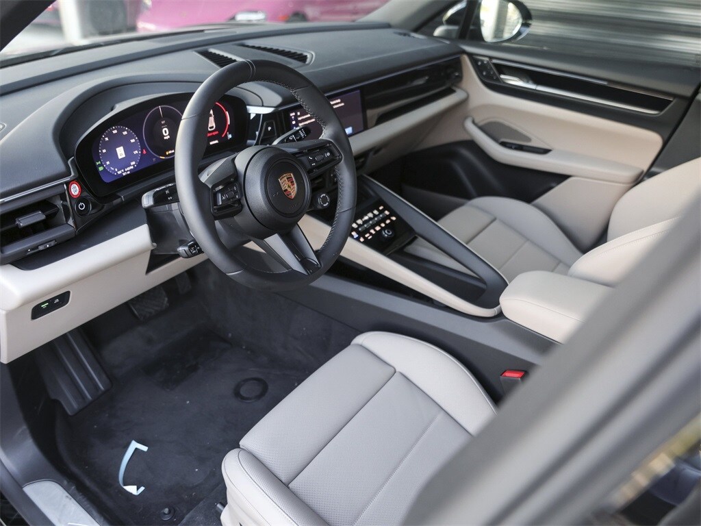2025 Porsche Macan Electric photo 4