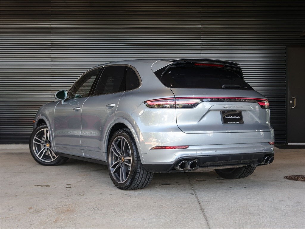 2022 Porsche Cayenne Turbo photo 3