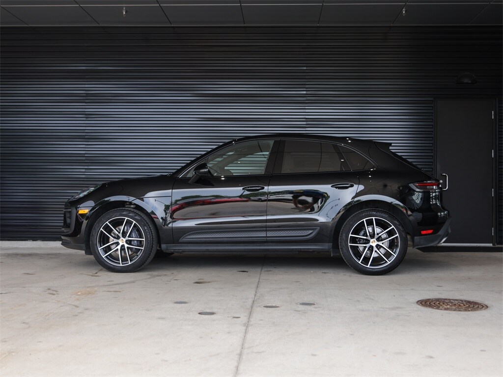 2025 Porsche Macan S photo 2