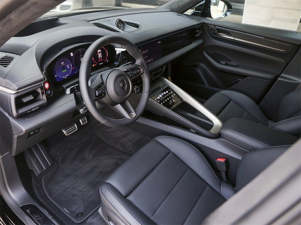 2025 Porsche Macan Electric Turbo photo 4