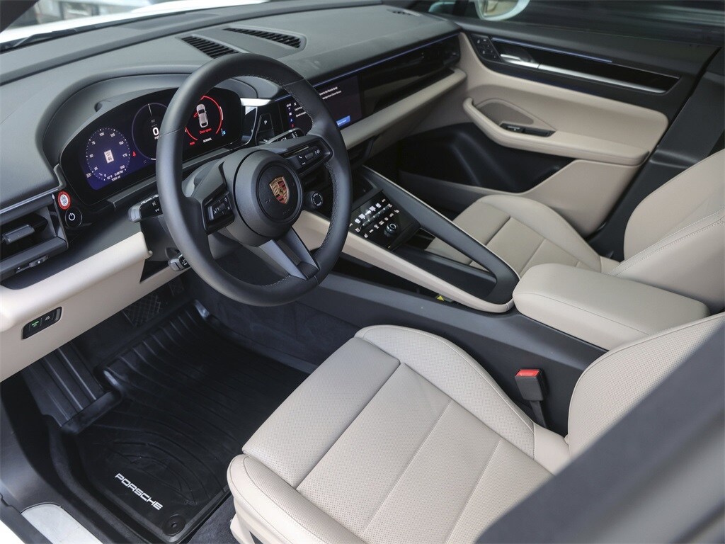 2025 Porsche Macan Electric photo 4