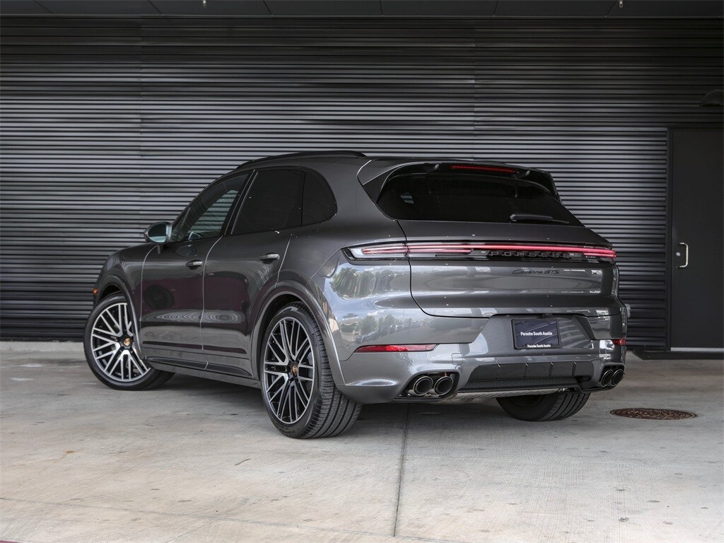 2025 Porsche Cayenne GTS photo 3