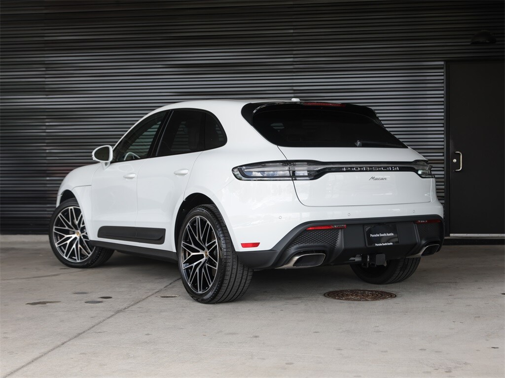 2025 Porsche Macan T photo 3