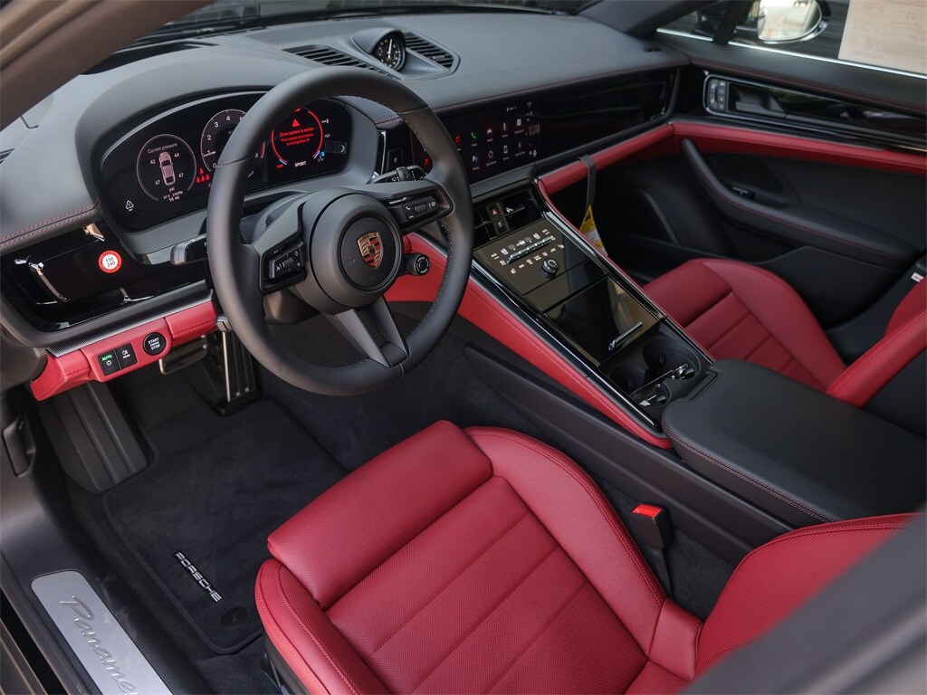 2025 Porsche Panamera E-Hybrid 4 photo 4